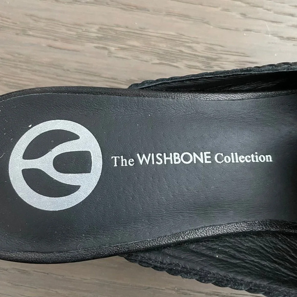 The Wishbone Collection Slip On Leather Shoes Metal Hardware Black Sz 7.5 NWOT - Picture 6 of 12